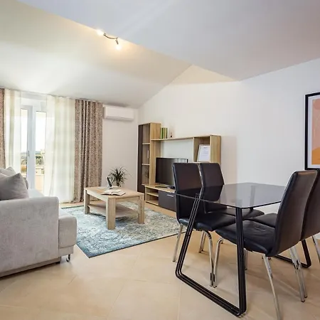 아파트 And Alenka2 반졸레